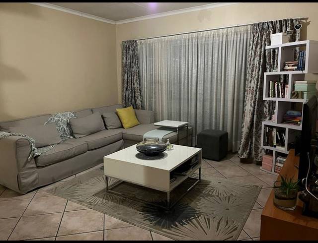 2 BEDROOM APARTMENT FOR SALE IN WILGEHEUWEL